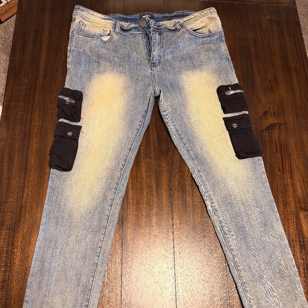 mens denim blue jeans with black pockets- size 40/32
